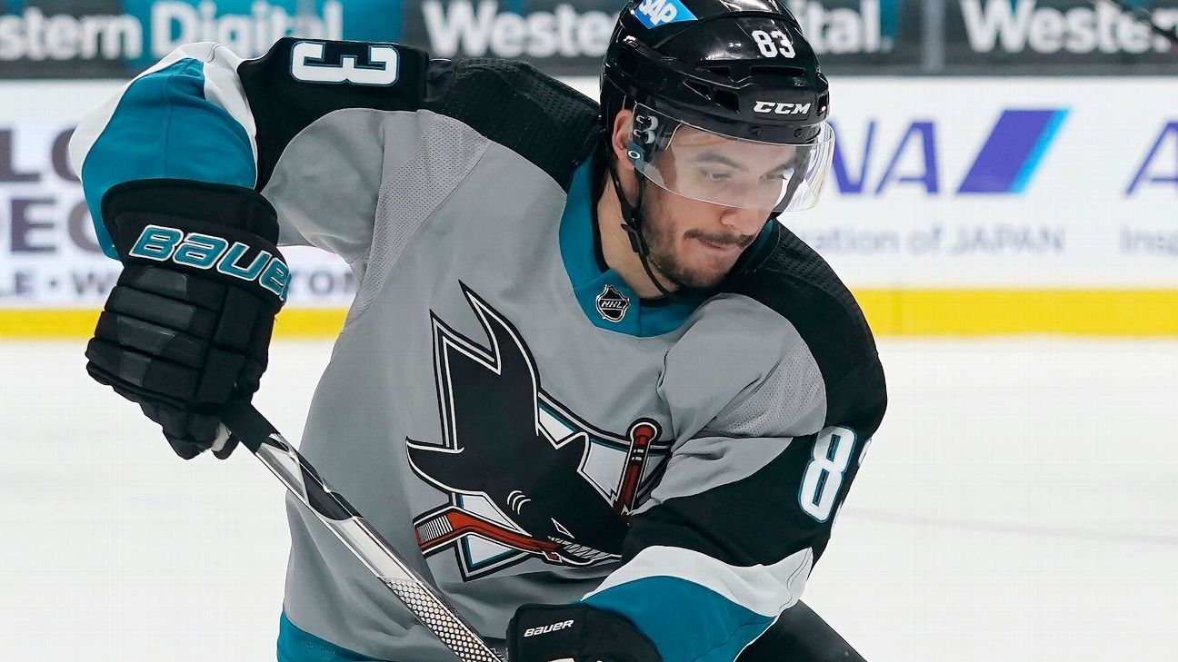 New Jersey Devils naďalej pridávajú obrannú hĺbku a zajímajú 25-ročného Christiana Jarosa zo San Jose Sharks