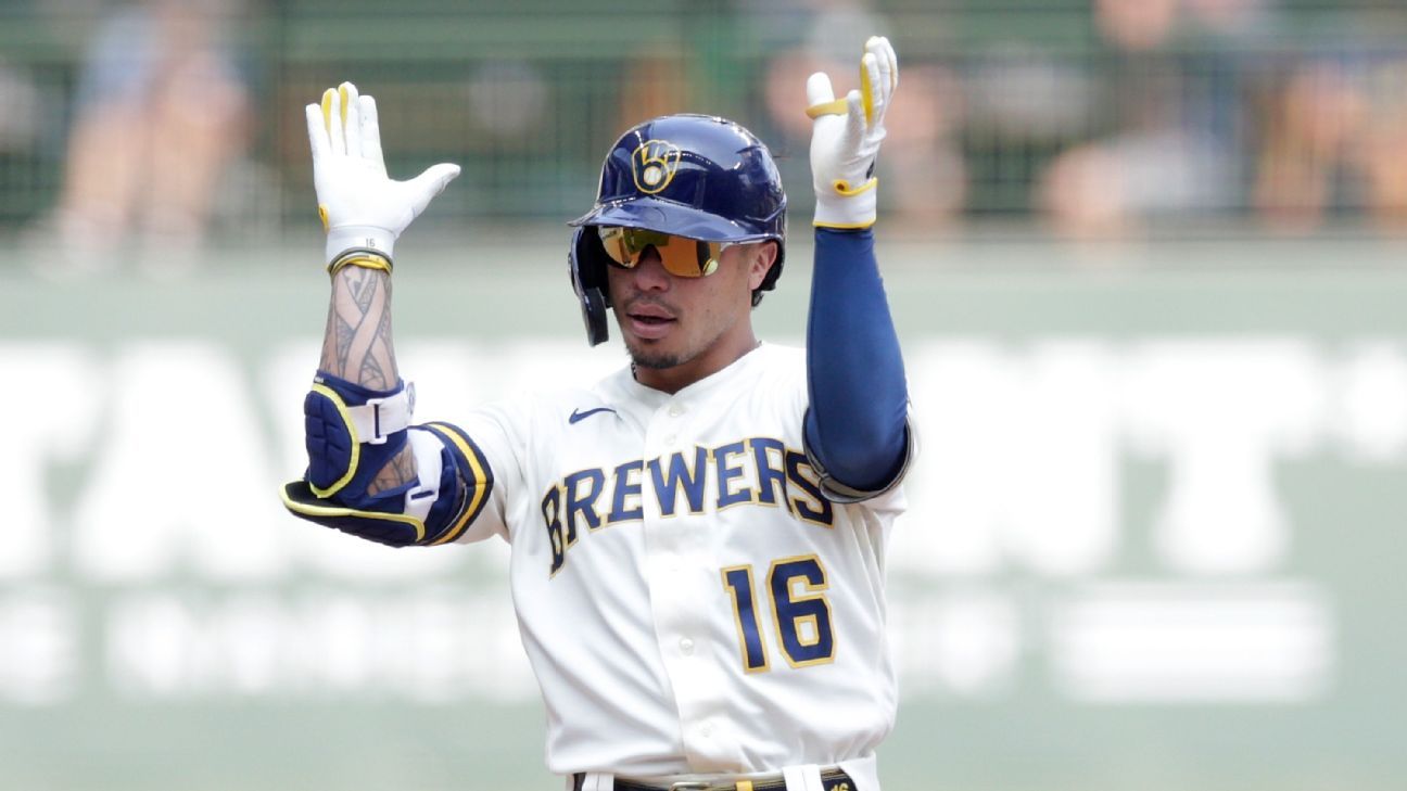 Brewers pick up $10 million option for 2023 on 2B Kolten Wong