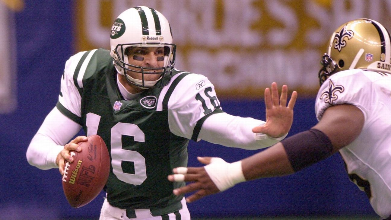 New York Jets backup quarterback Vinny Testaverde (16) warms up at Bank of  America Stadium November 13, 2005 in Charlotte, NC, prior to the Jets gamne  against the Carolina Panthers. (UPI Photo/Bob