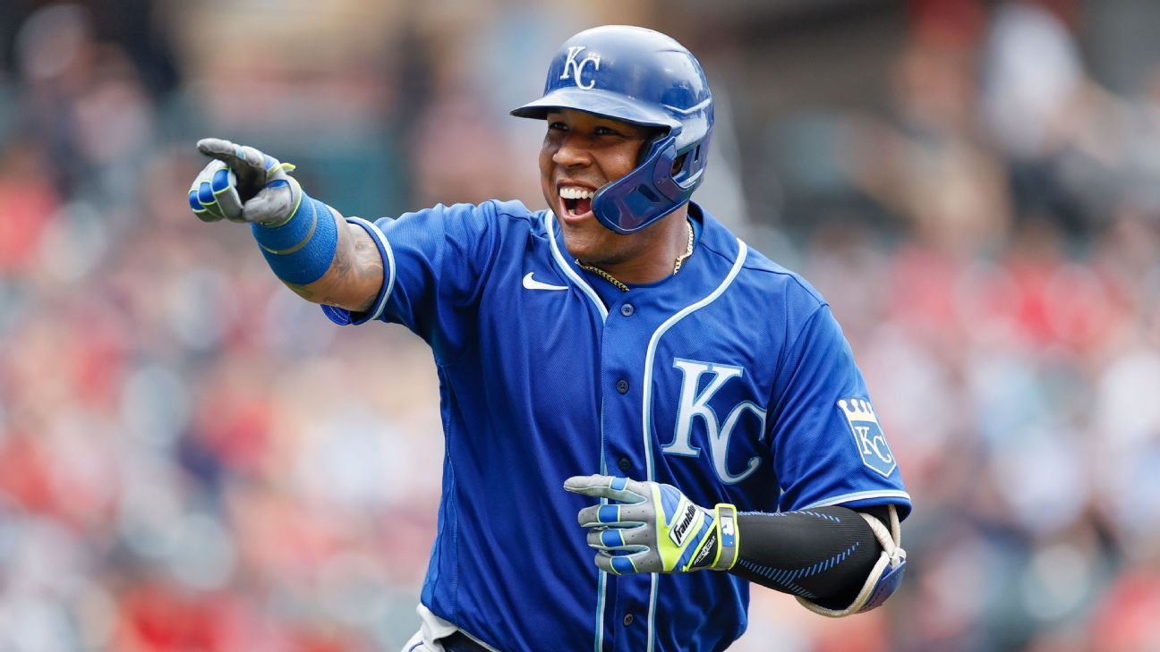 KC Royals: Salvador Perez wins Luis Aparicio Award