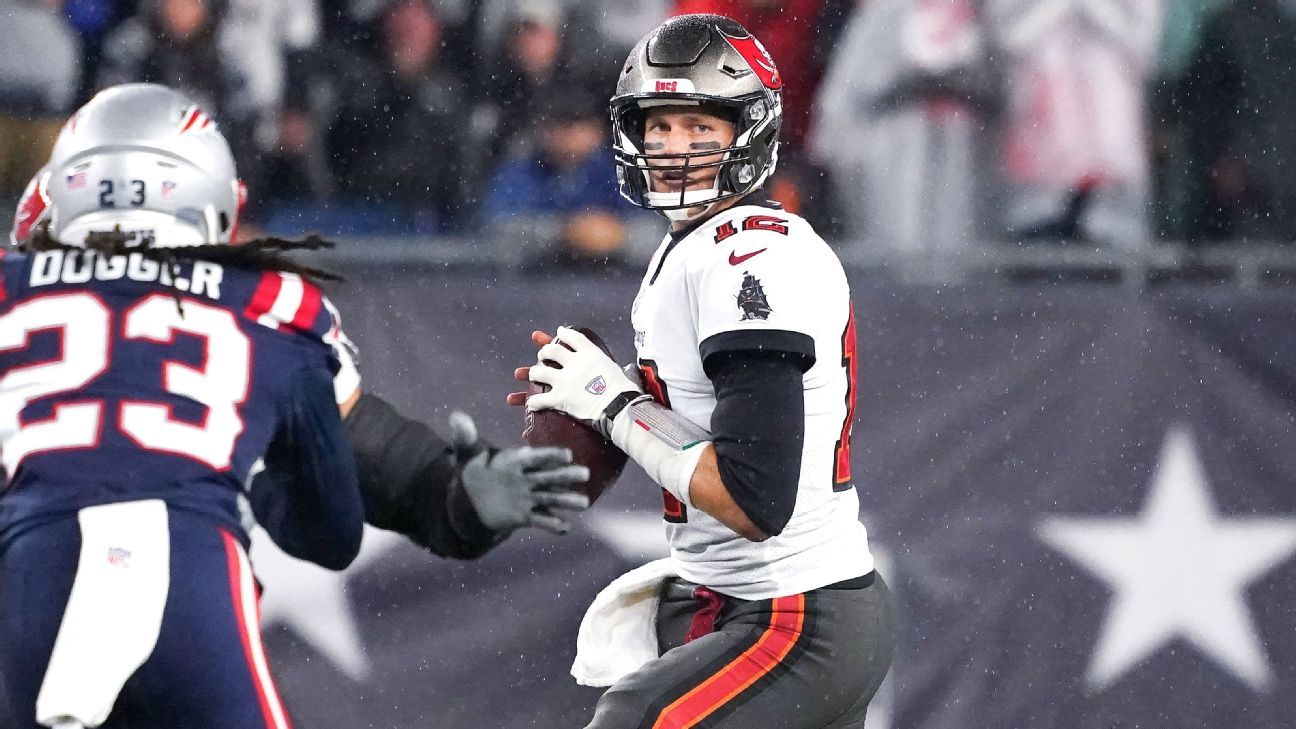 Bucs' Tom Brady gets win, passing yards record in return to New England