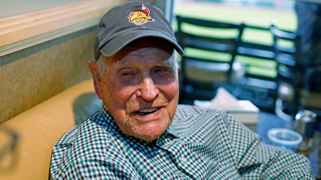 Eddie Robinson, Baseball Lifer Who Outlived His Peers, Dies at 100