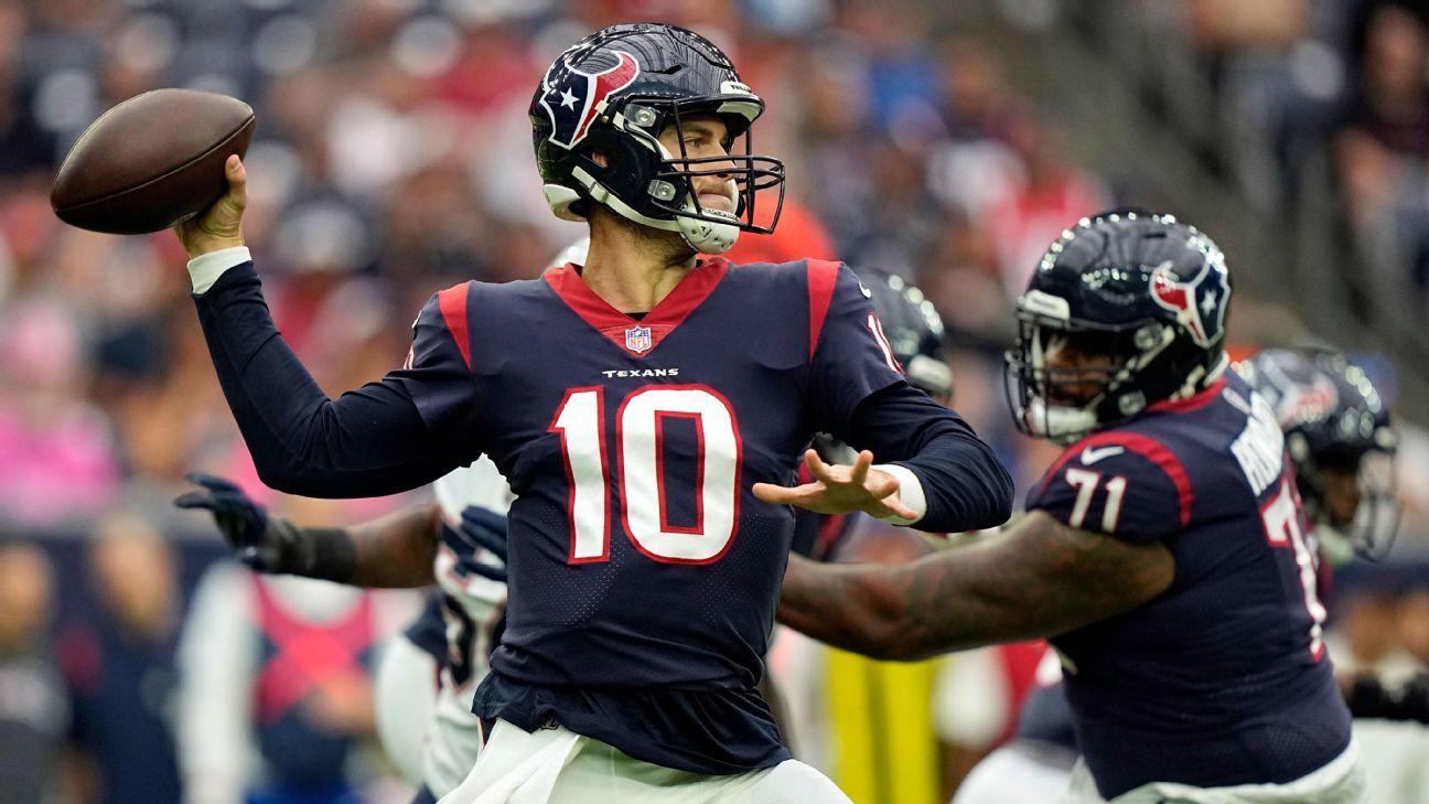 Texans bench Tyrod Taylor for Davis Mills during Houston's Week 13 game  against the Colts 