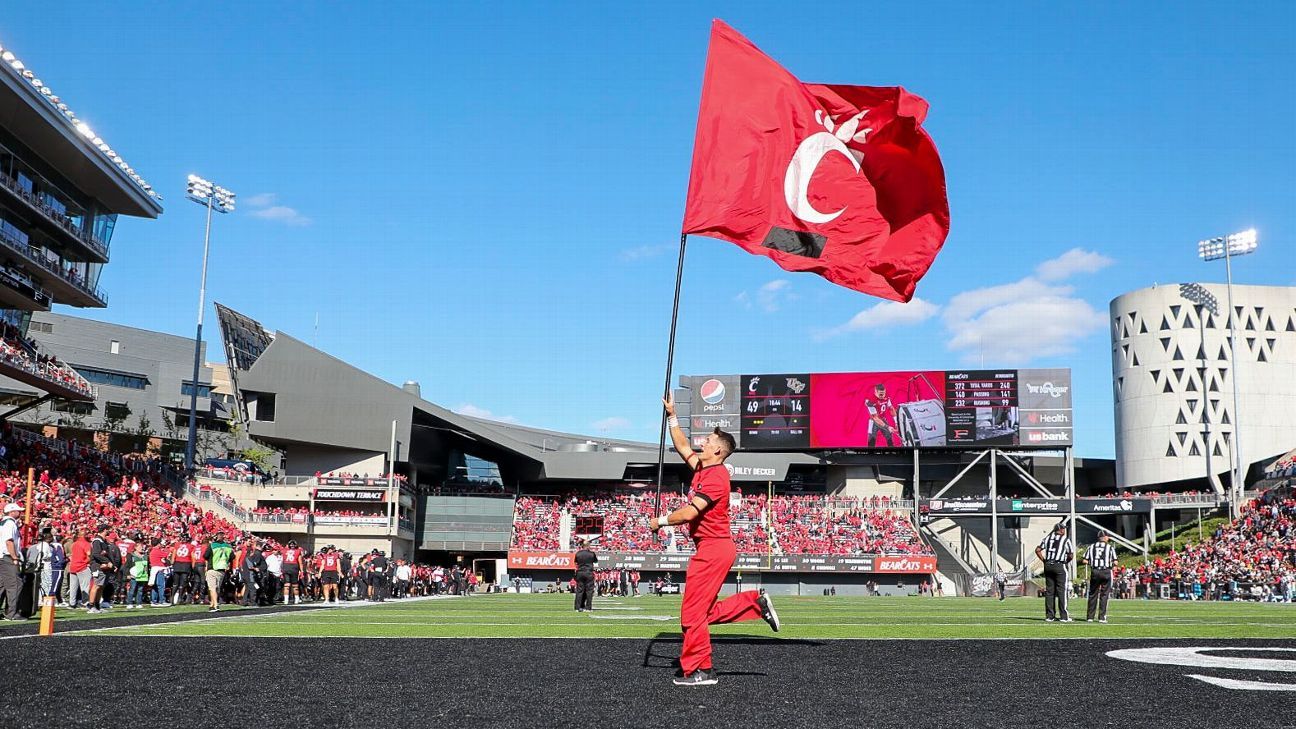 Cincinnati Bearcats jump to No. 2 in AP Top 25 college football poll; Purdue Boi..