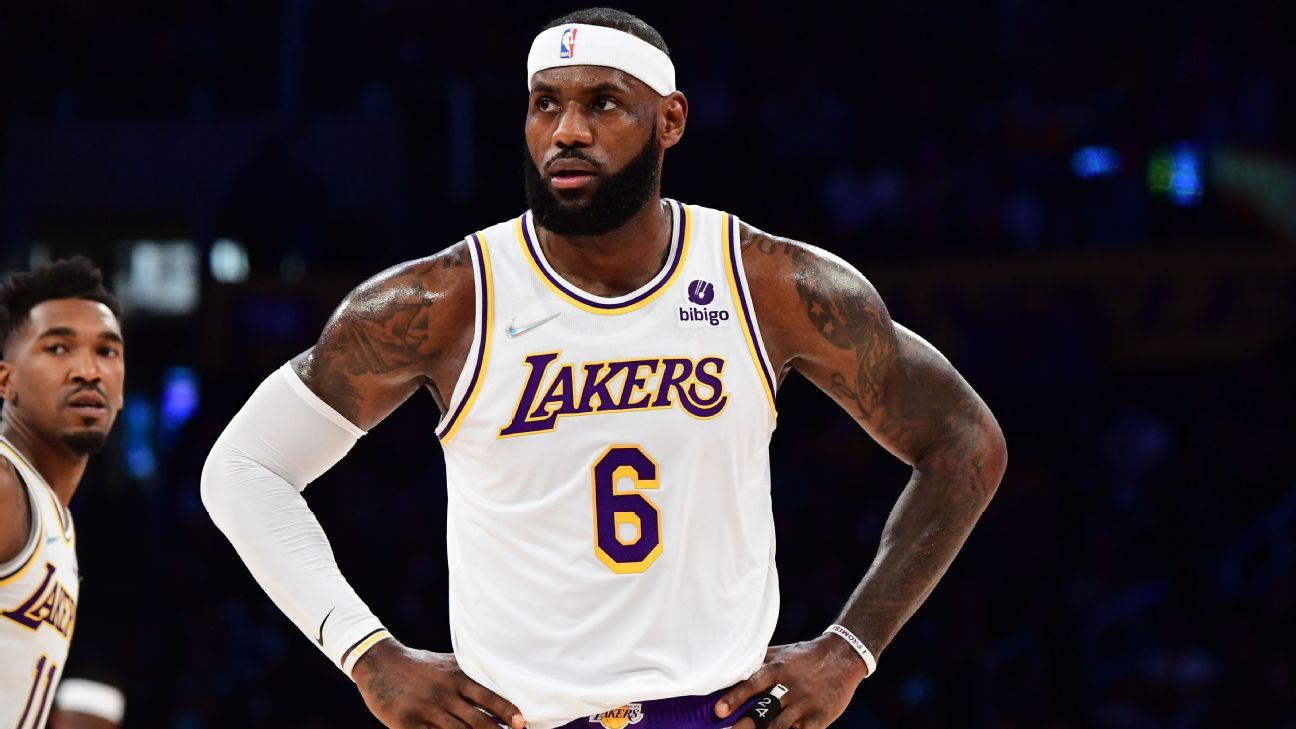 Lakers' LeBron James says right leg sore after injury scare, hopes to play Tuesd..