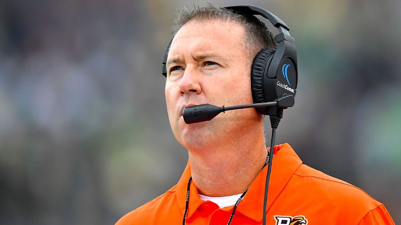 Bowling Green football coach Scot Loeffler ejected for unsportsmanlike penalties