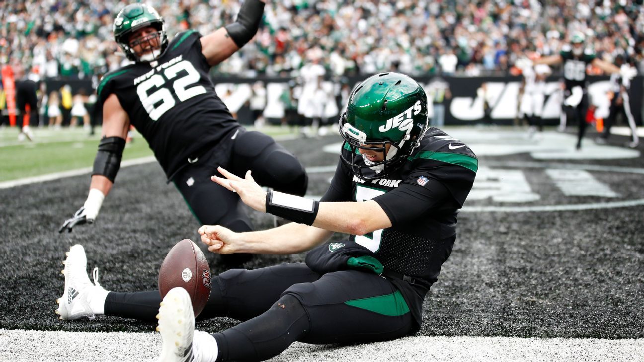 Jets quarterback controversy? Mike White sends a message to Zach Wilson -  ESPN - New York Jets Blog- ESPN