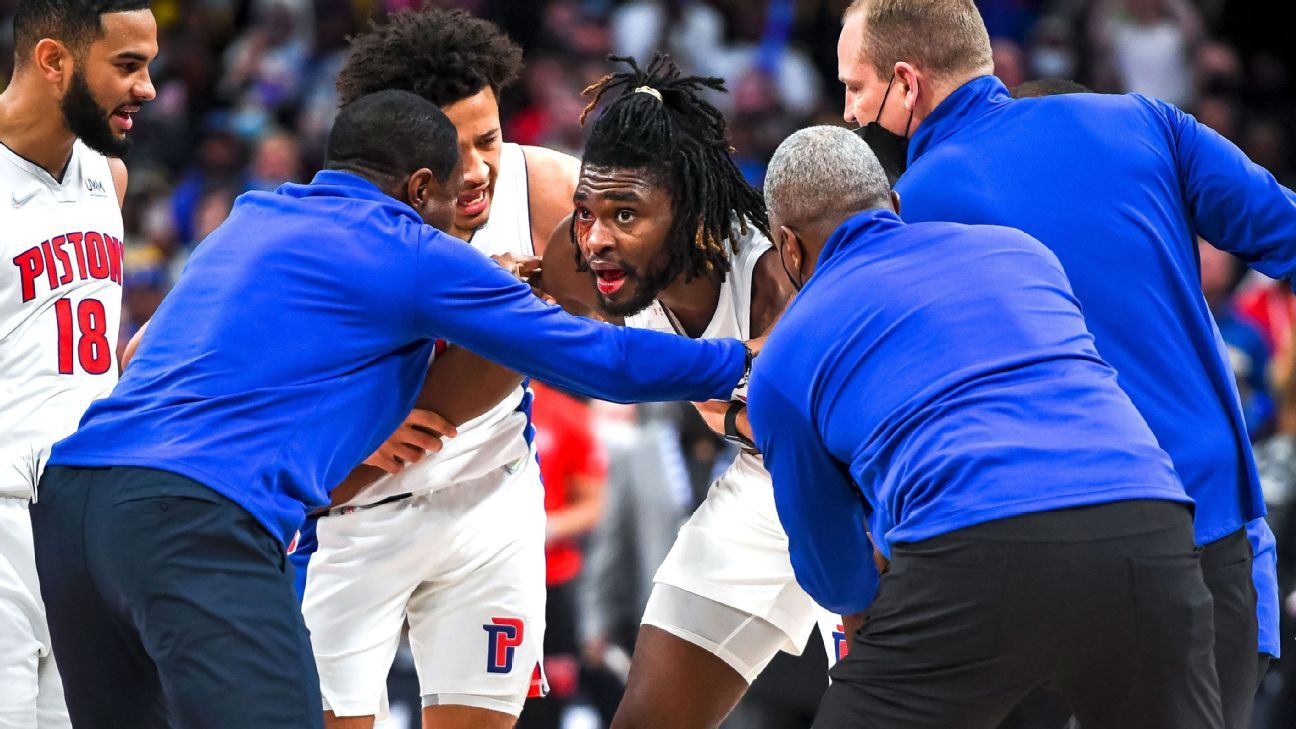 LeBron James ejected for punch to Isaiah Stewart's eye; Lakers, Pistons  players repeatedly separated 