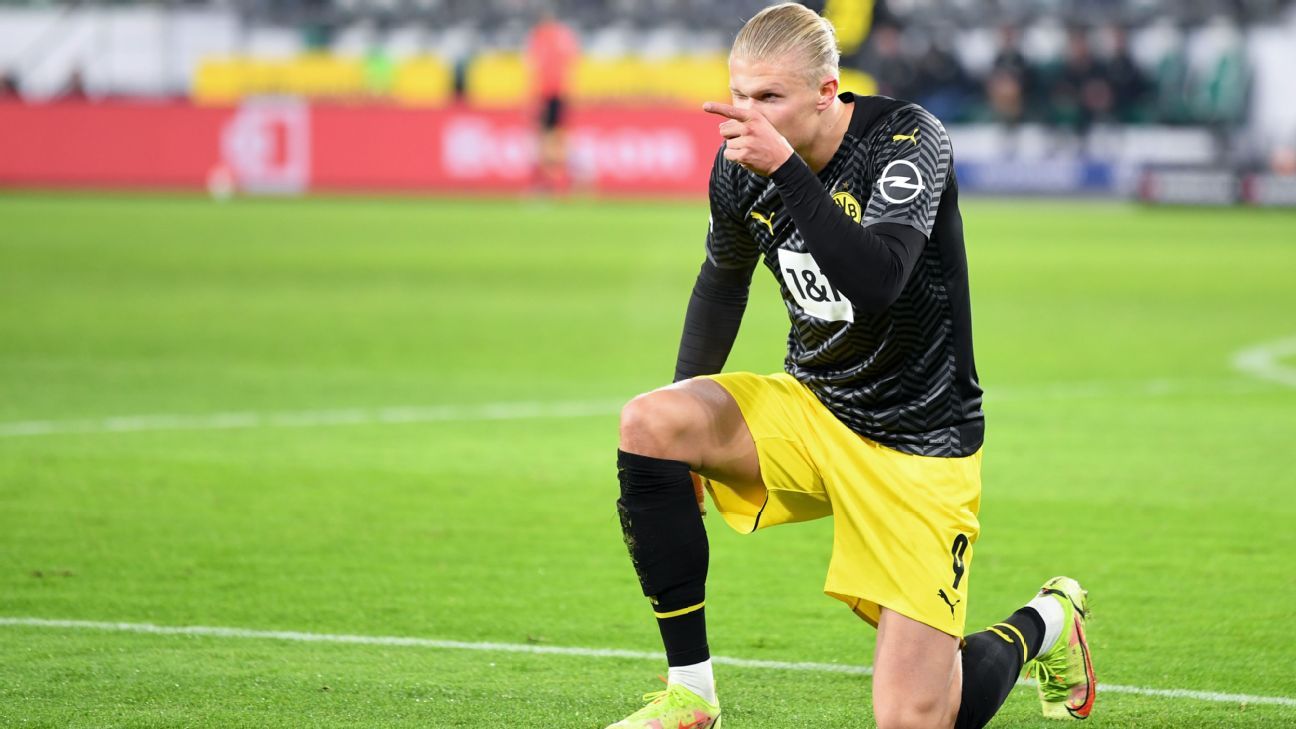 Erling Haaland gets hands on Man City shirt and has another chat