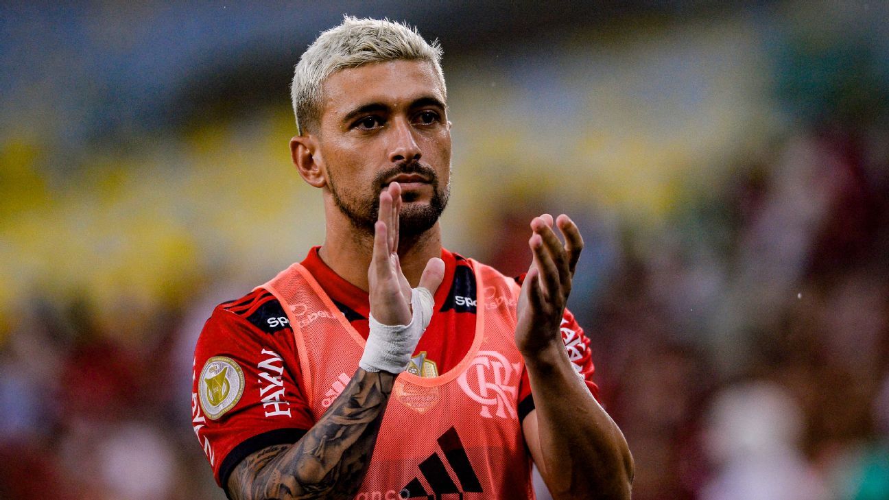 Valor da nova camisa do Flamengo recebe críticas de torcedores na web: 'Vem  com o Arrascaeta?