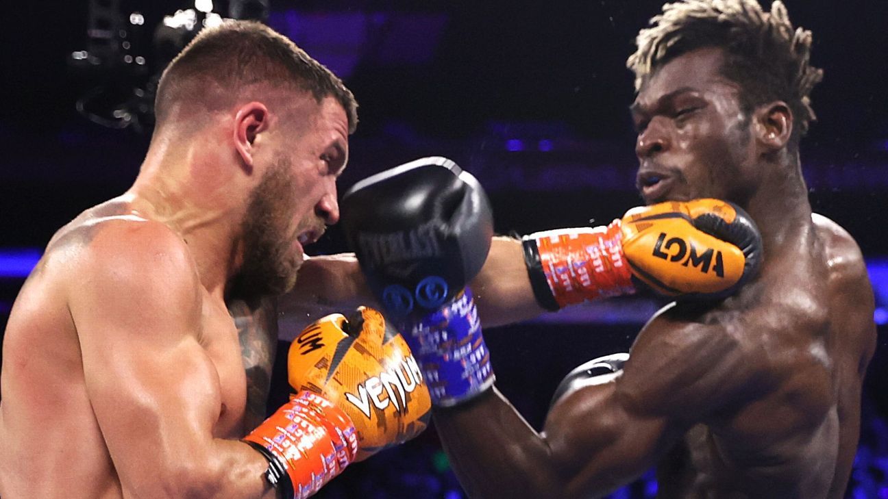 Vasiliy Lomachenko outlasts Richard Commey, wins lightweight battle by unanimous decision