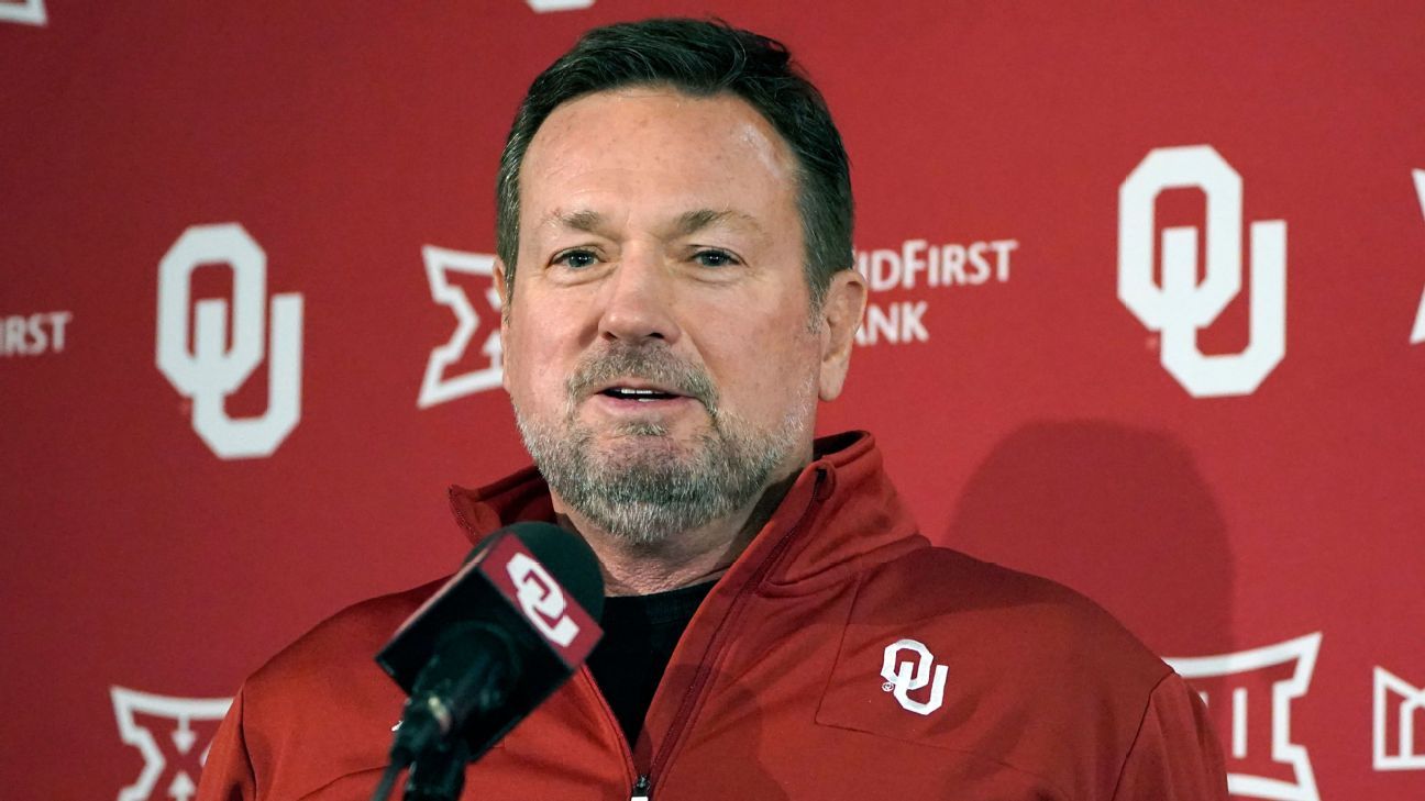 Bob Stoops is back for the Alamo Bowl, and Oklahoma fans are loving it