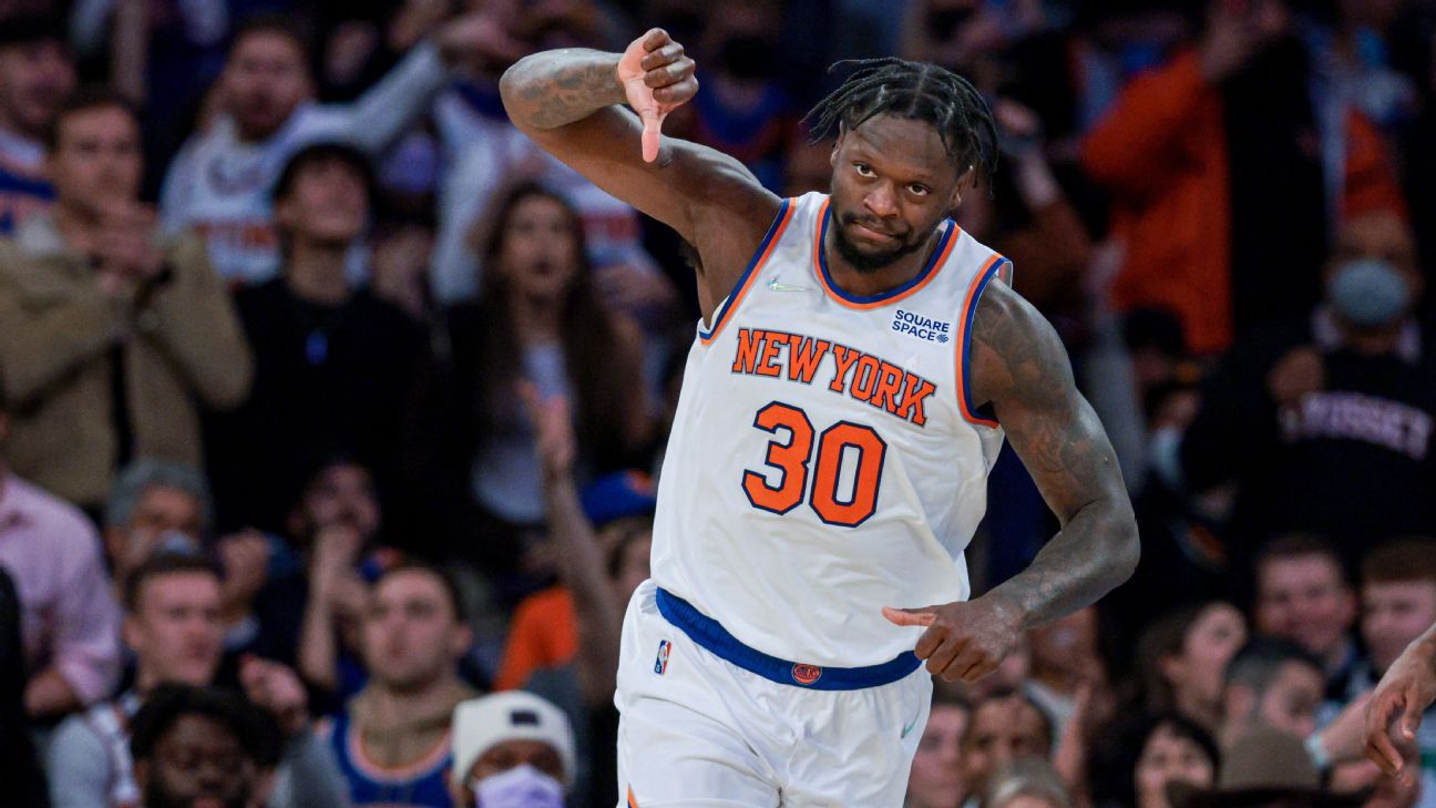 New York Knicks' Julius Randle says thumbs-down gesture meant to shush booing fa..