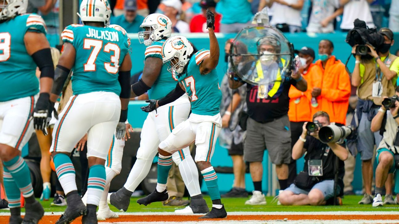 Dolphins' Jaylen Waddle sets rookie receptions record