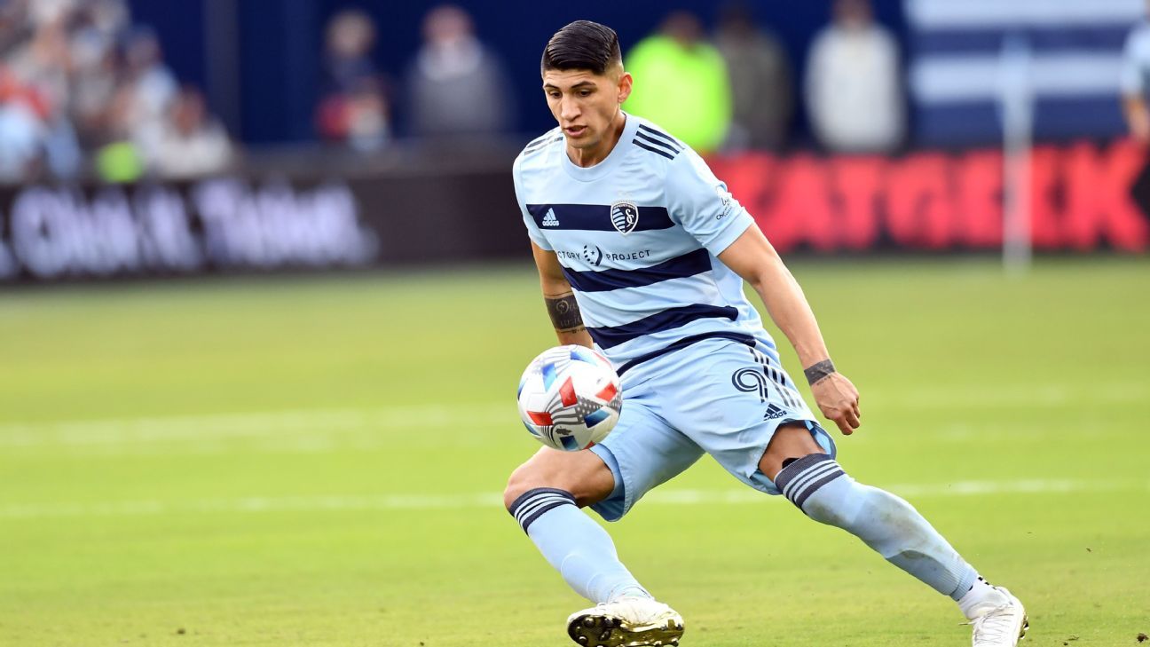 Sporting KC re-signs world-class striker Alan Pulido through 2026