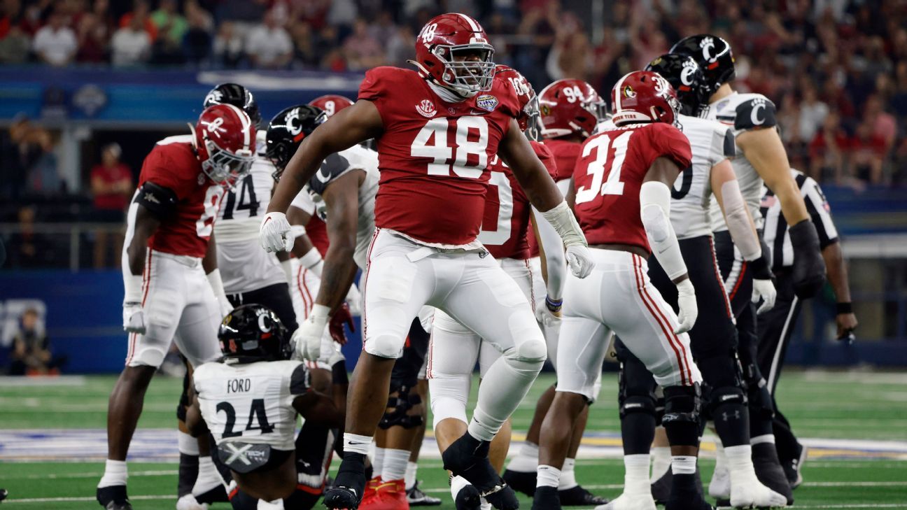 Alabama OT Evan Neal, projected No. 1 pick, declares for 2022 NFL Draft