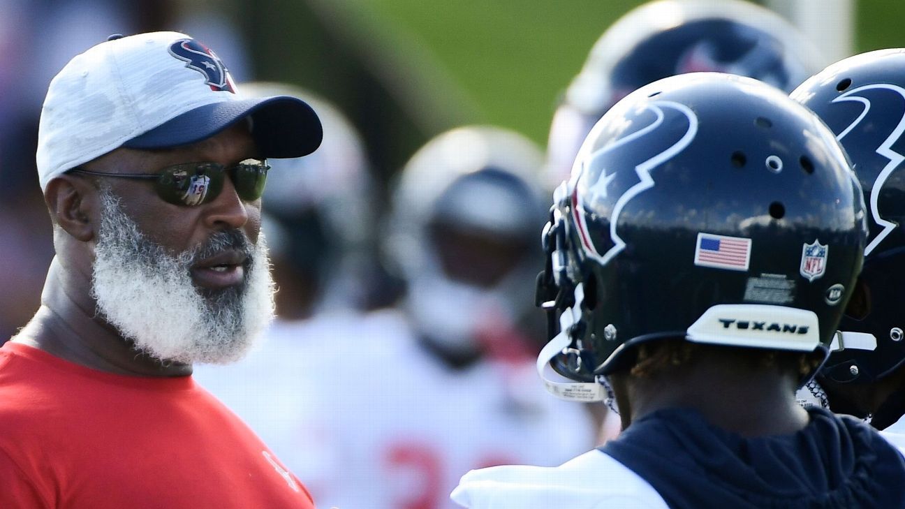 Report: Texans 'moving towards' hiring Lovie Smith as HC