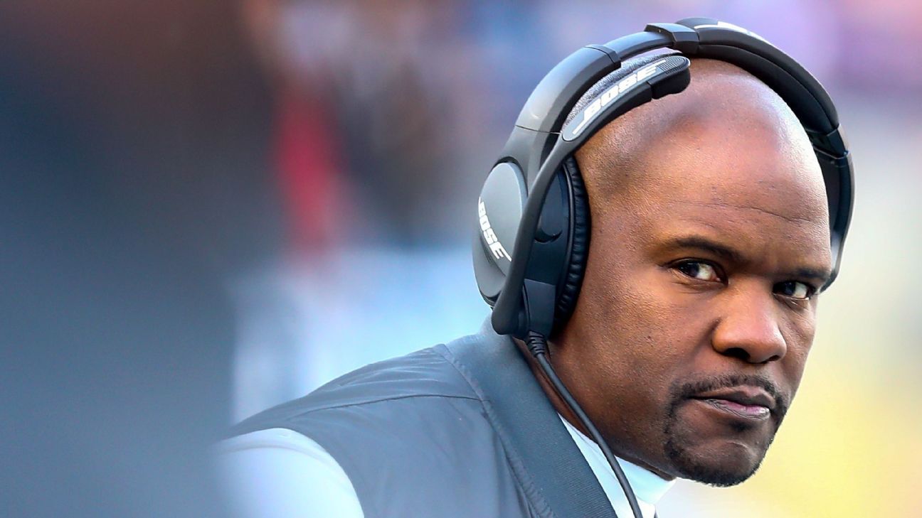 A 'gut feeling' led Brian Flores to take job as Vikings' defensive