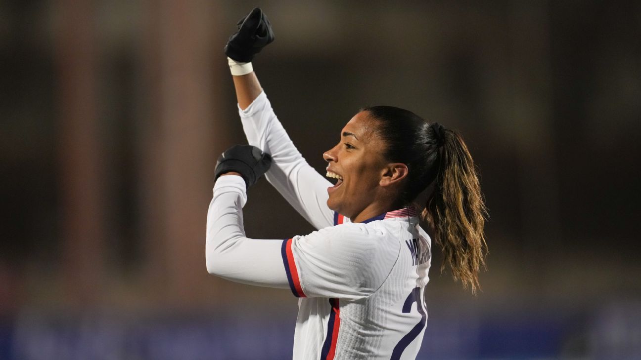 USWNT memakai gelang ‘Protect Trans Kids’