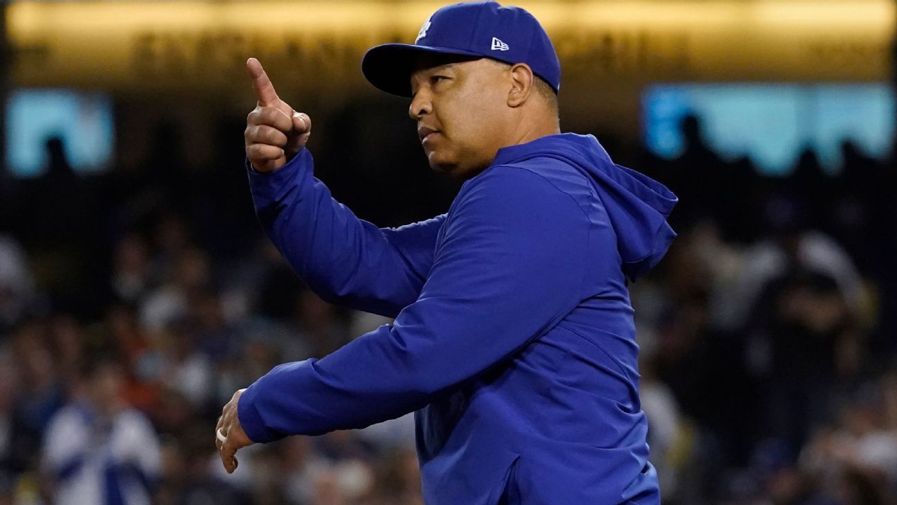 Dave Roberts tiene siete vidas, el presidente de Dodgers lo