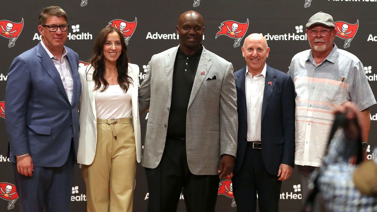 Bruce Arians steps down as Buc's coach, Todd Bowles steps in