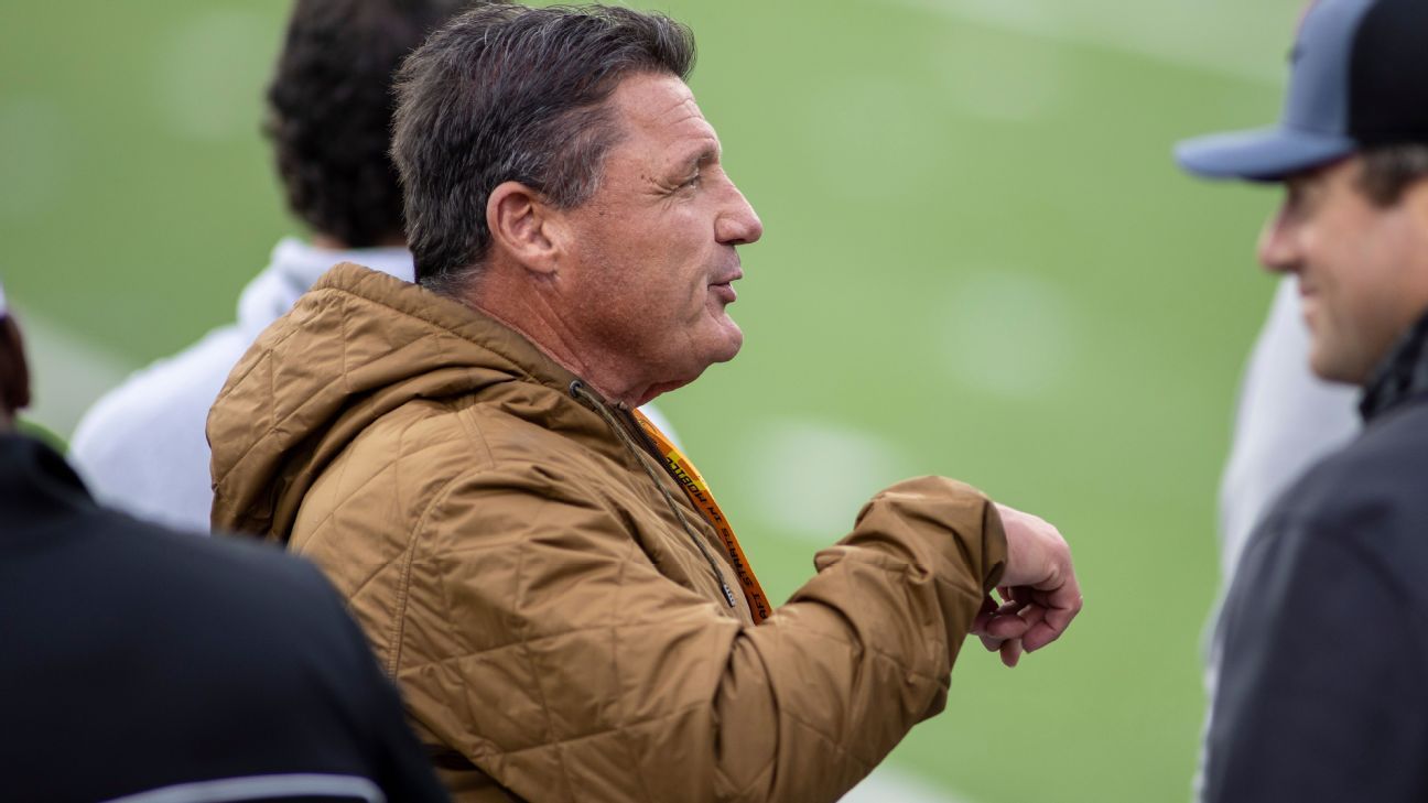 Ed Orgeron tells Fighting Irish football team 'you're going to win it all'  during visit to Notre Dame with sons