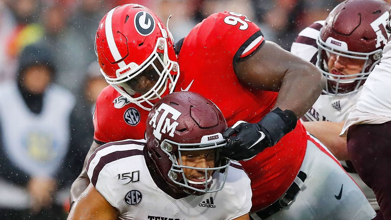 Eagles trade up to draft Jordan Davis, the defensive tackle from Georgia,  with the No. 13 pick