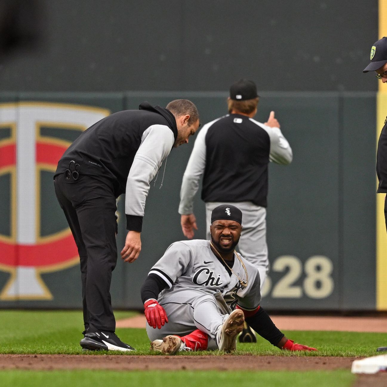 Chicago White Sox Injury News: Eloy Jimenez Expected Back Tonight, Yoan  Moncada Could Hit Injured List - Fastball