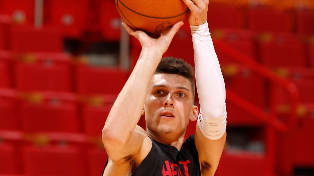 Heat's Tyler Herro breaks right hand in playoff opener