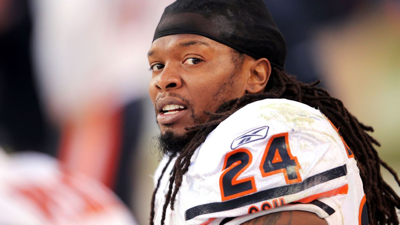 Former Dallas Cowboys and Chicago Bears running back Marion Barber III dies at a..