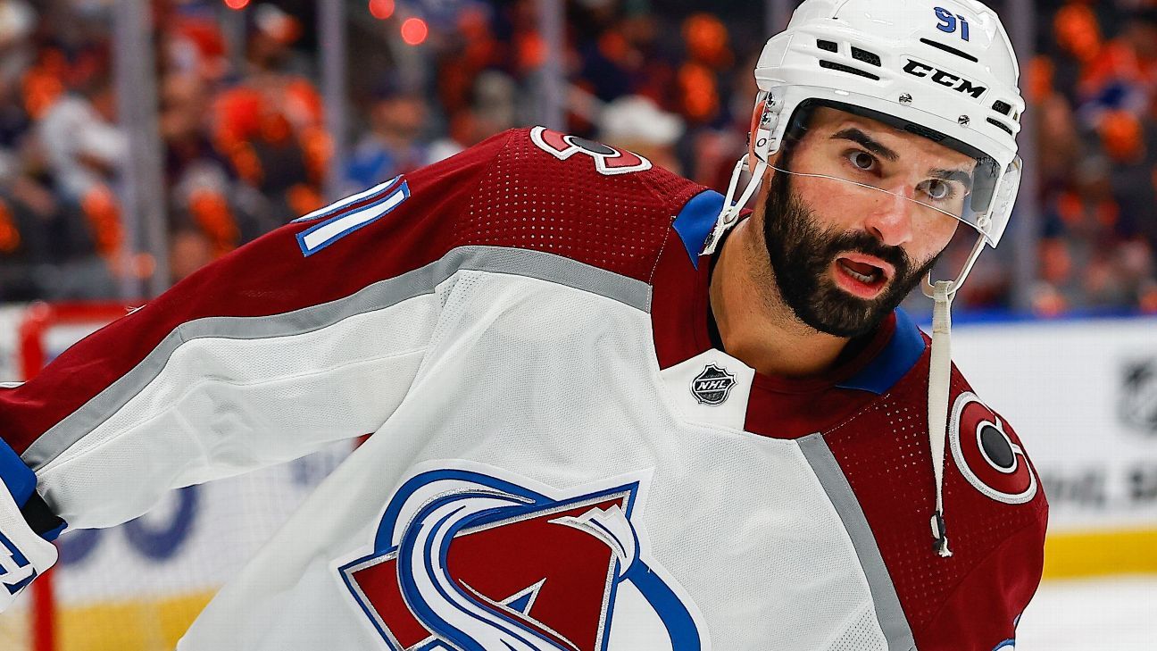 Nazim Qadri từ Colorado Avalanche trải qua phẫu thuật ngón tay cái