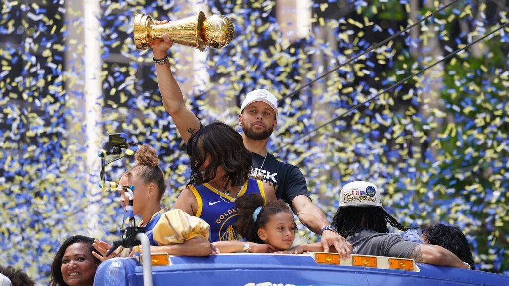 Nobody had a better time at the Warriors' parade than Klay