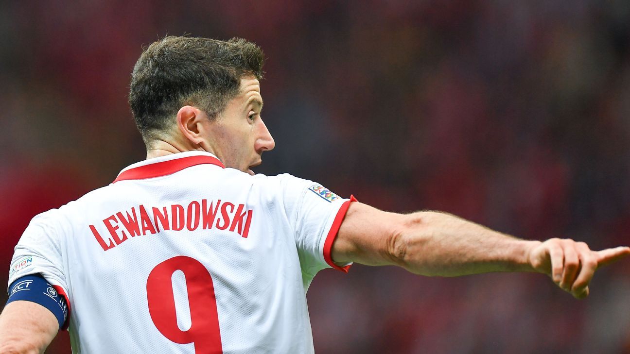 Poland's Lewandowski to take blue-yellow armband to World Cup in support of  Ukraine