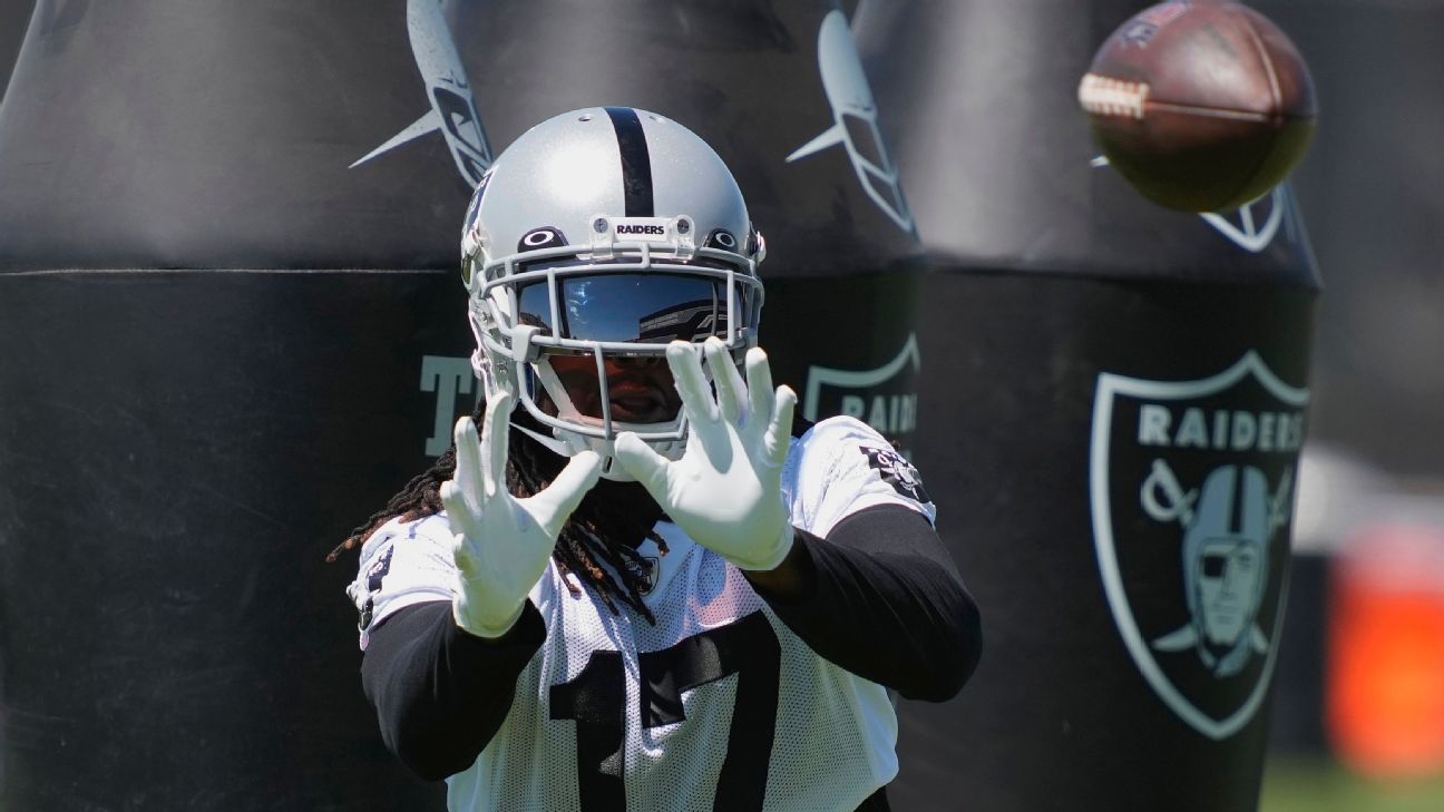 Davante Adams wore Tim Brown's jersey as a kid, now looks to take his  Raiders records