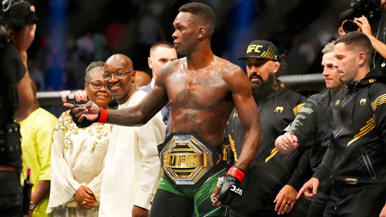 Israel Adesanya defende o cinturão dos médios contra Alex Pereira no UFC 281