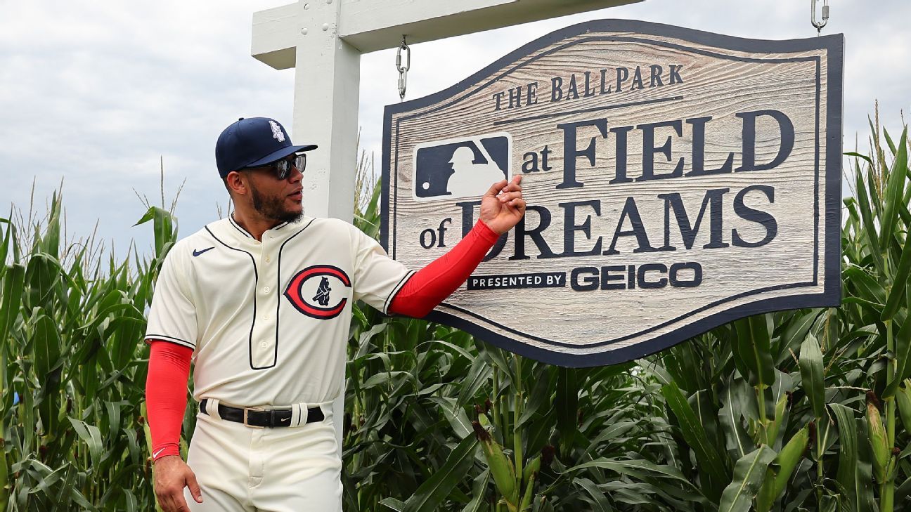 MLB 2022 'Field of Dreams' game: Best moments, scenes and more