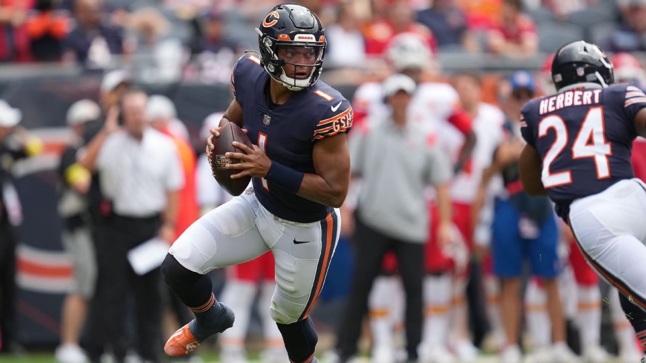 Bears Line Up w/ 2 QBs in Shotgun on 