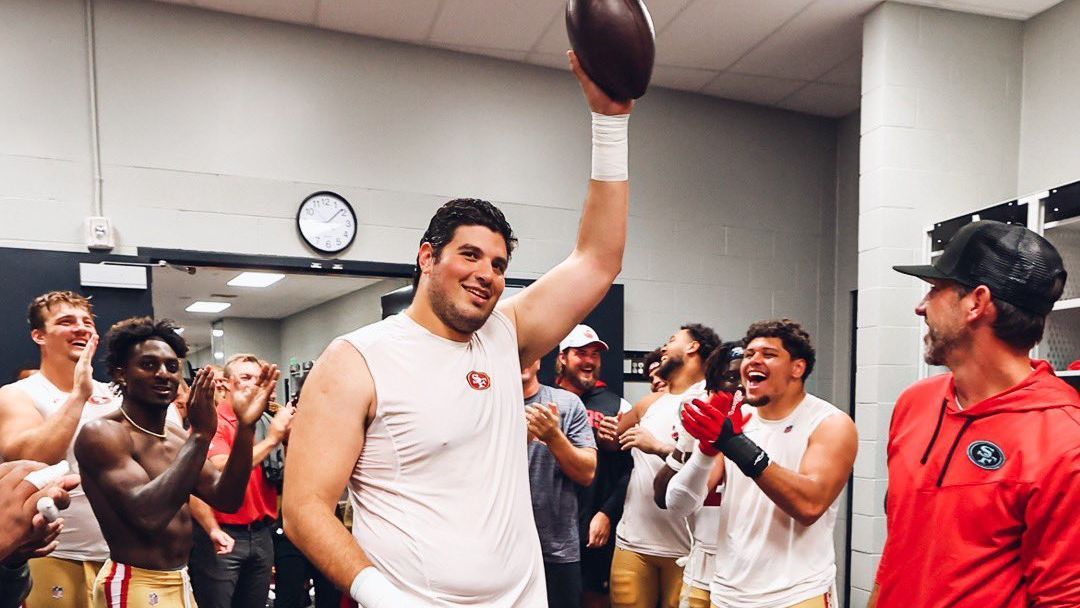 Alfredo Gutiérrez, el mexicano que debutó con los 49ers y se llevó el balón  del partido