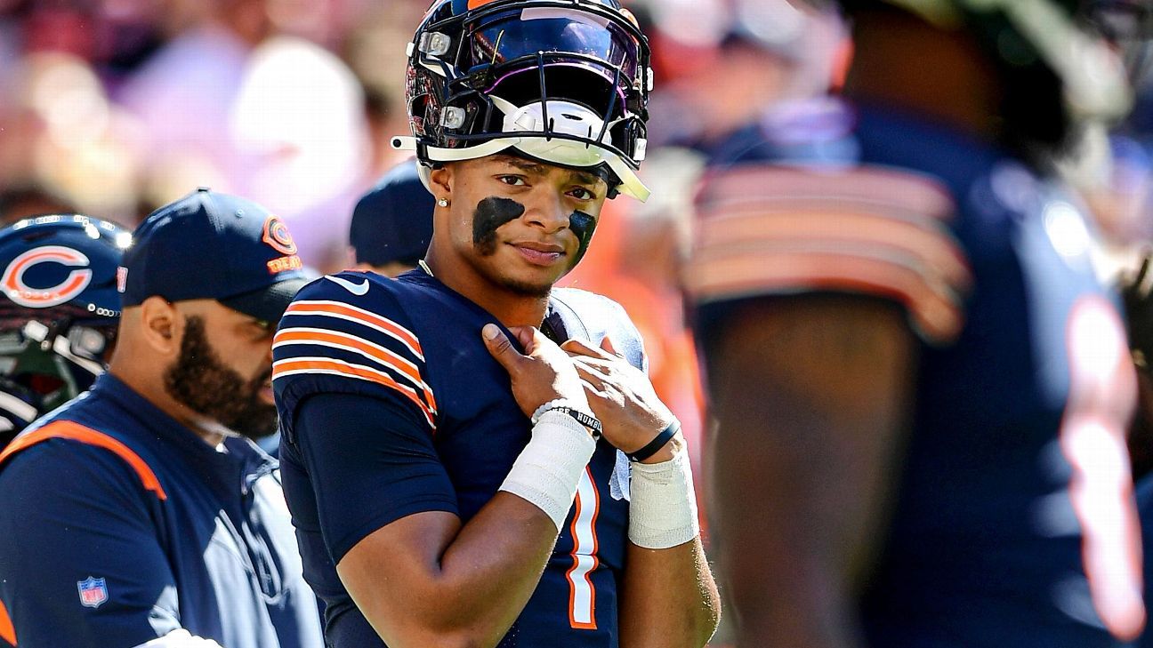 A Chicago Bears fan holds a quarterback Justin Fields jersey before an NFL  football game against the Houston Texans Sunday, Sept. 25, 2022, in  Chicago. (AP Photo/Nam Y. Huh Stock Photo - Alamy