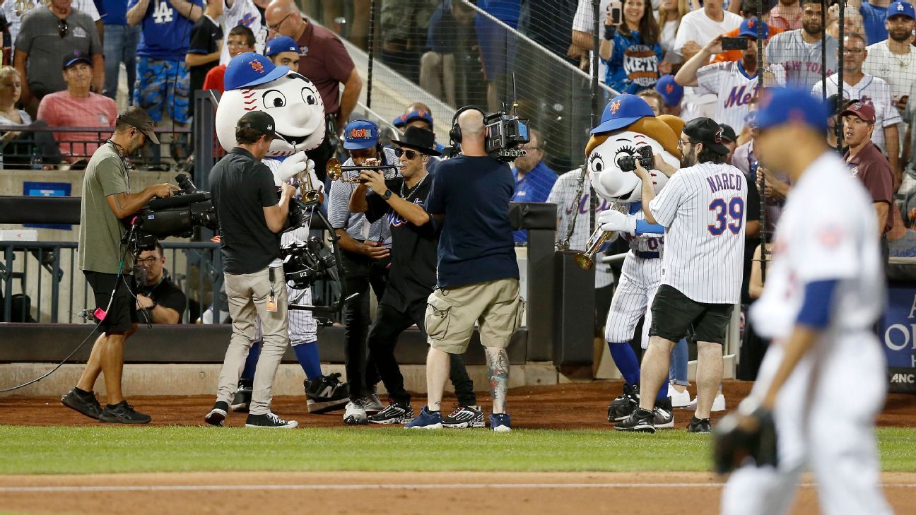 Timmy Trumpet rocked Citi Field with a live rendition of Edwin Diaz's