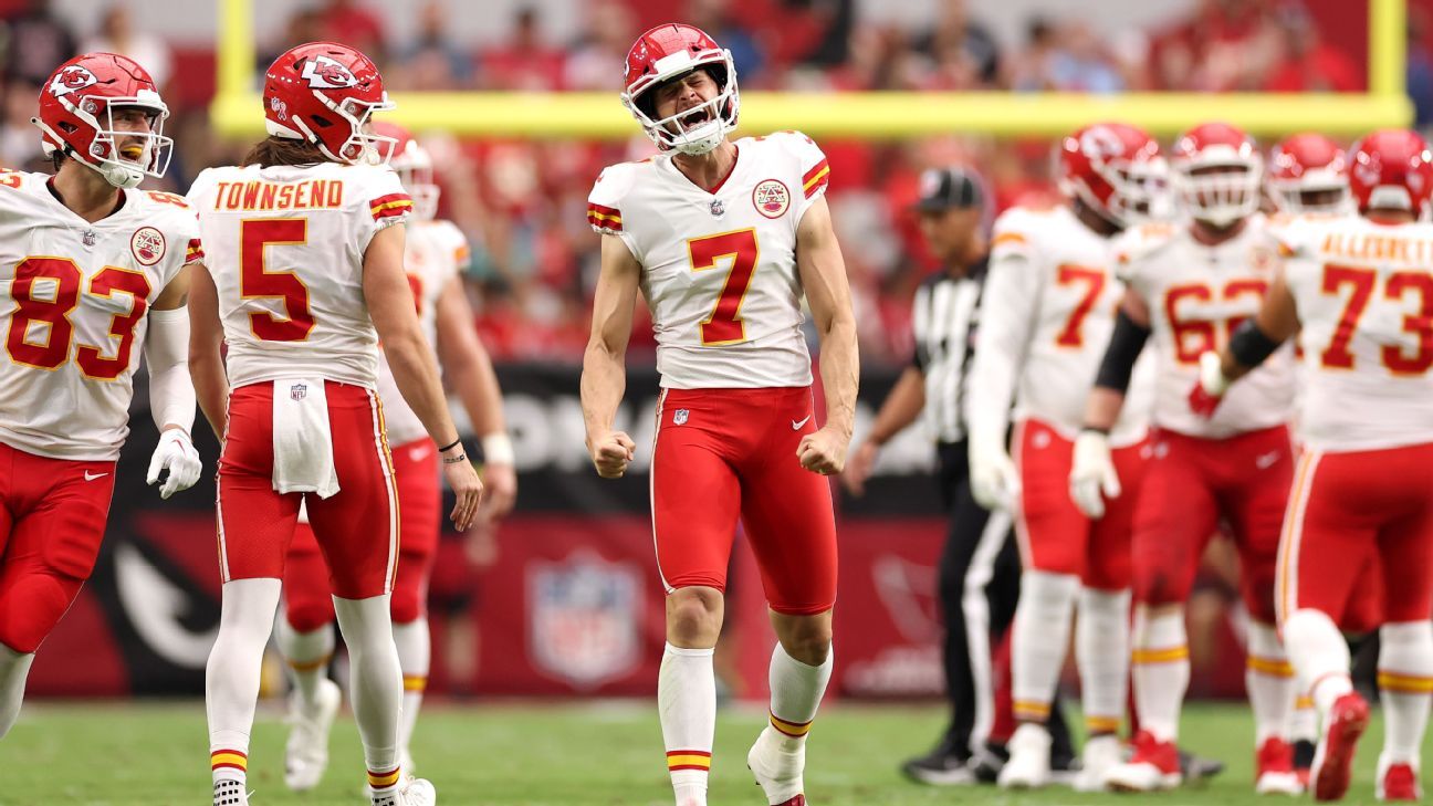 Kansas City Chiefs Kicker Harrison Butker Wears Nike and Adidas Cleats at  the Same Time During Super Bowl 57