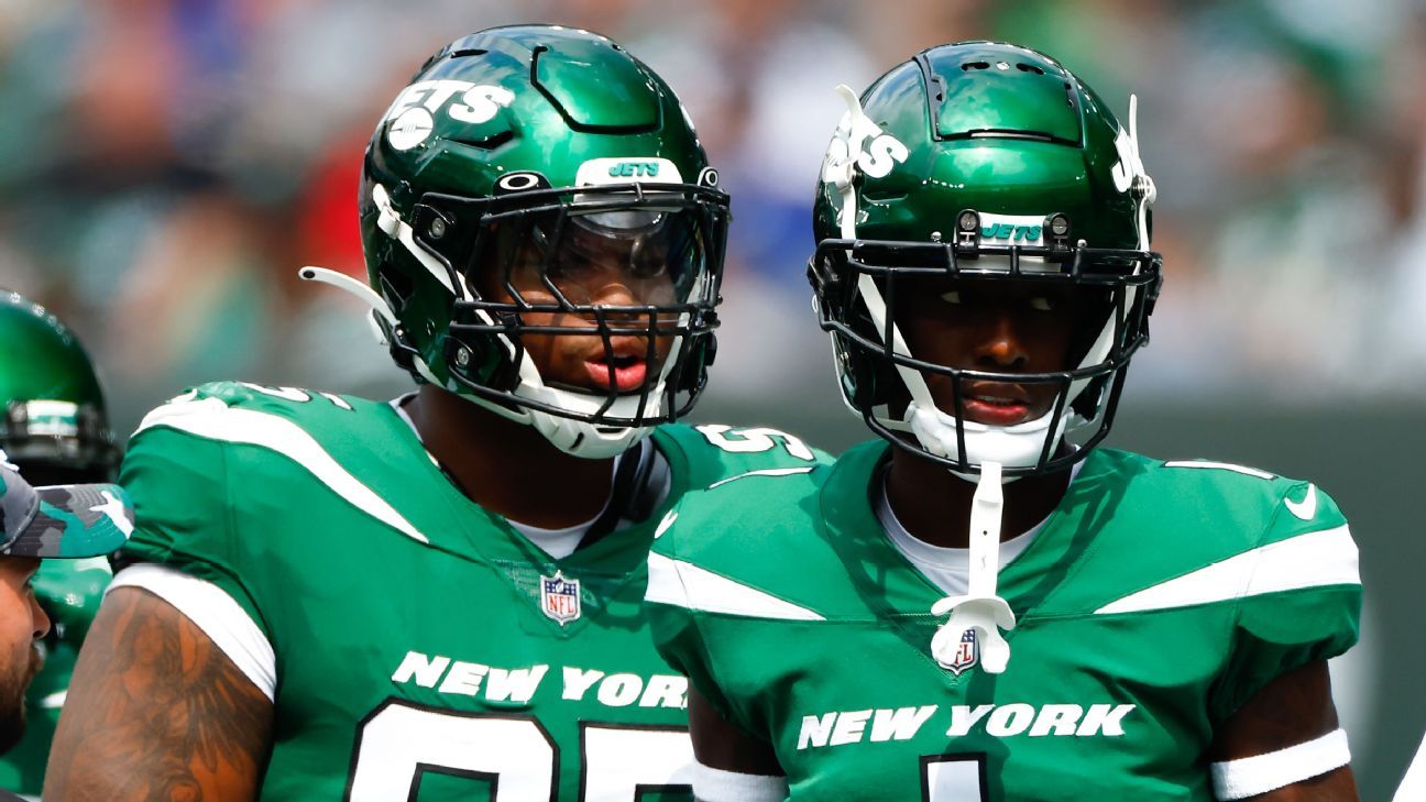 East Rutherford, New Jersey, USA. 9th Oct, 2022. New York Jets defensive  tackle Quinnen Williams (95) and defense celebrate his fumble recovery  during a NFL game against the Miami Dolphins at MetLife