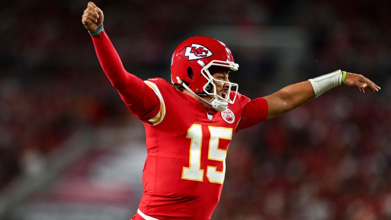 Mahomes, Brady, Rodgers Projetamos os 100 melhores jogadores da  temporada 2022 da NFL; veja a lista completa - ESPN