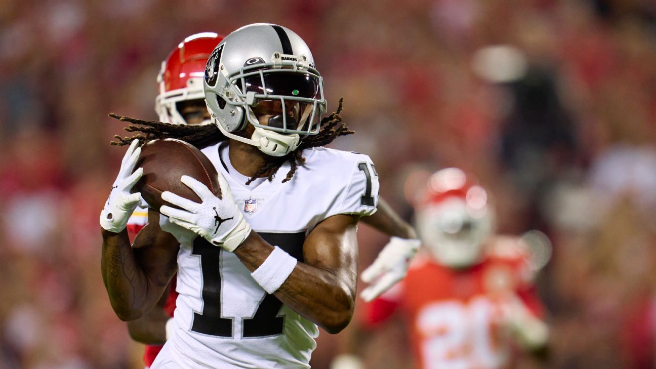 Raiders' Davante Adams pushes person postgame, apologizes