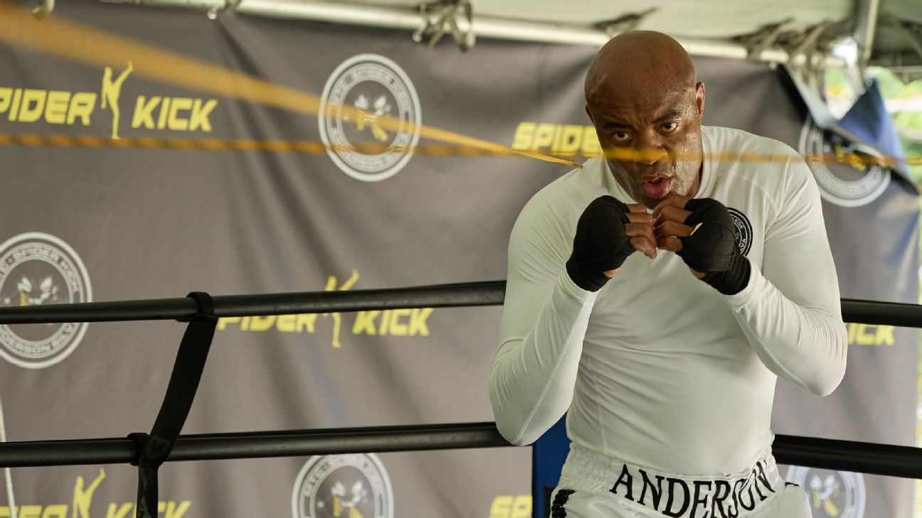 Who has Anderson Silva fought previously and what is his boxing record -  DraftKings Network