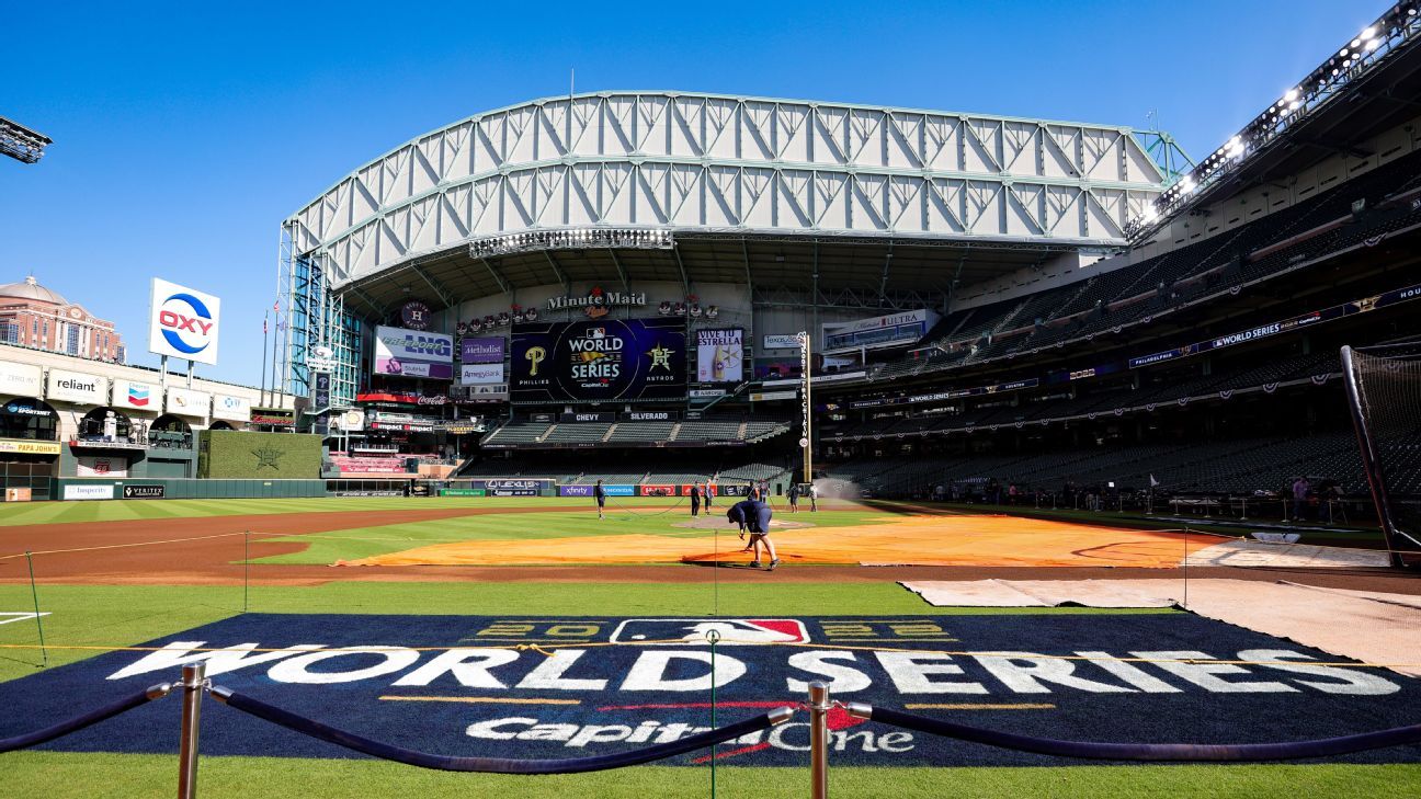 Roof closed at Minute Maid Park for Game One of World Series
