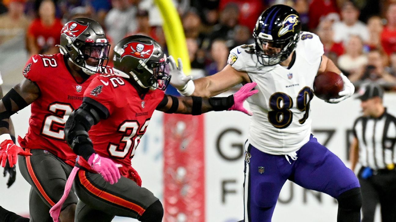 Ravens' Mark Andrews, Rashod Bateman, Bucs' Shaq Barrett exit TNF - ESPN