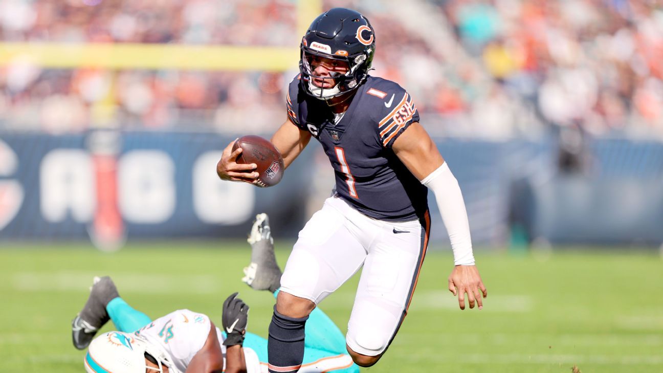 Justin Fields throws first TD pass, Bears' defense dominates Raiders 20-9