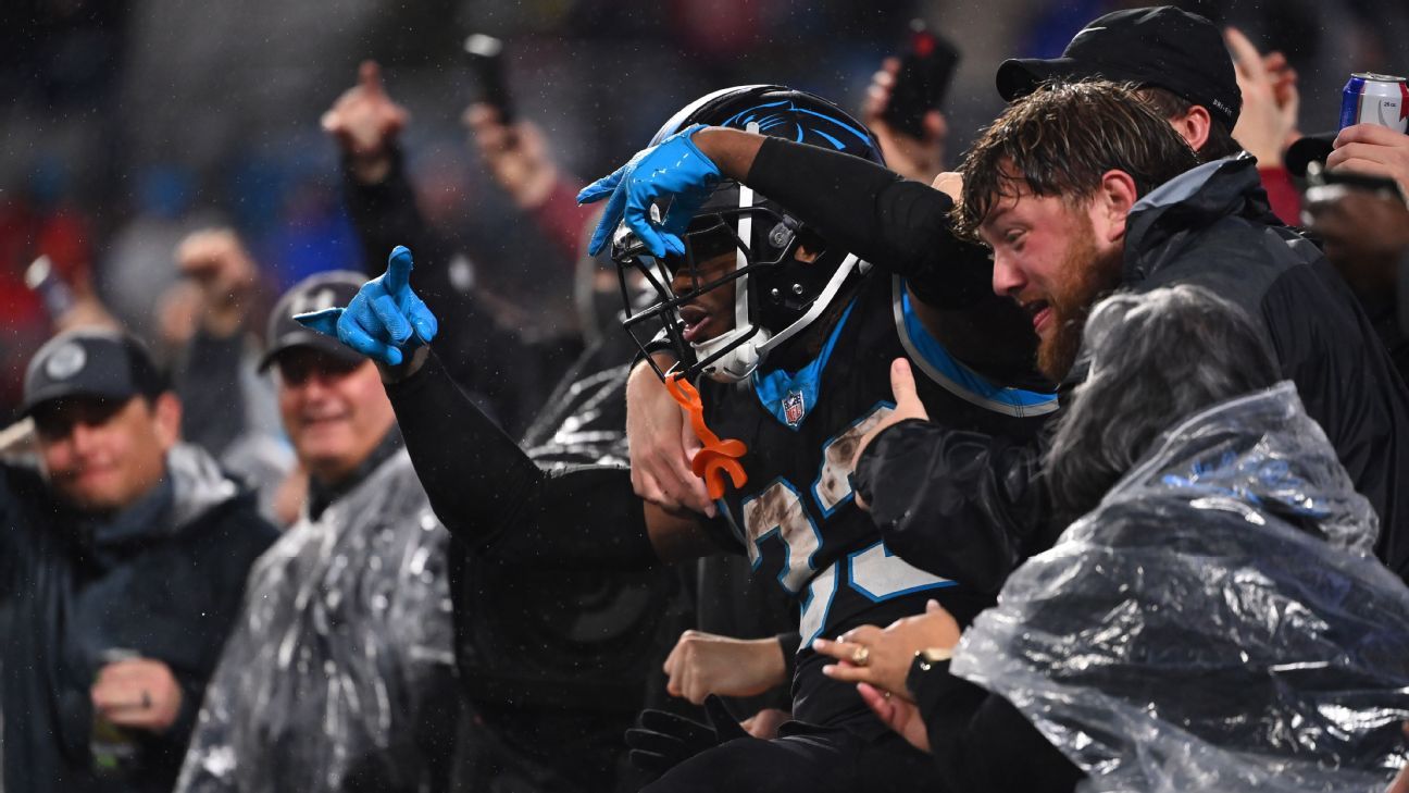 Charlotte, United States. 24th Dec, 2022. Charlotte, NC USA; Carolina  Panthers players celebrate the touchdown run by Carolina Panthers running  back D'Onta Foreman (33) during an NFL game at Bank of America