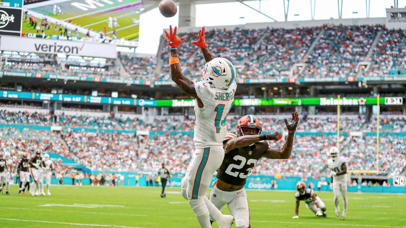 Dolphins' Trent Sherfield announces first child with TD celebration